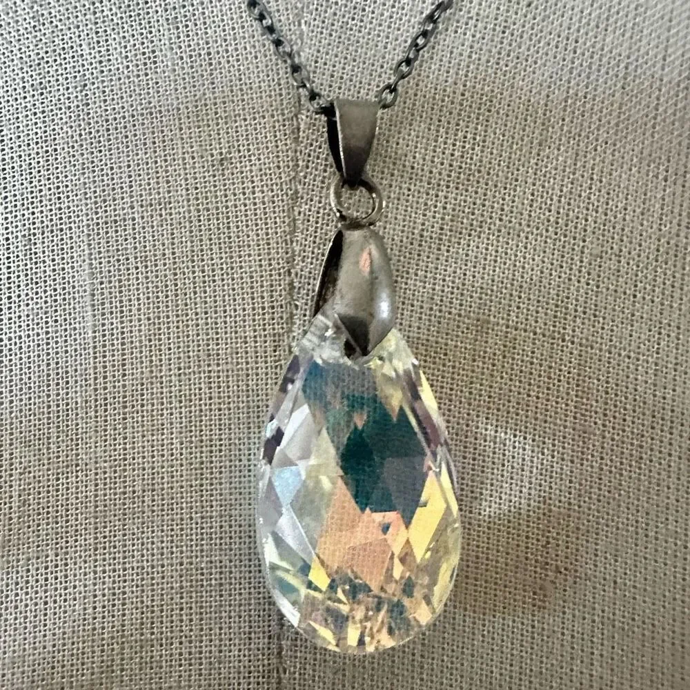 Vintage Faceted Crystal Drop Pendant Necklace – grey  Chain